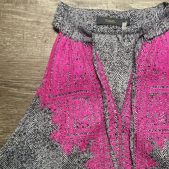 Anthropologie THML Black and White Blouse w/ Pink Embroidery Size Small - Picture 2 of 4